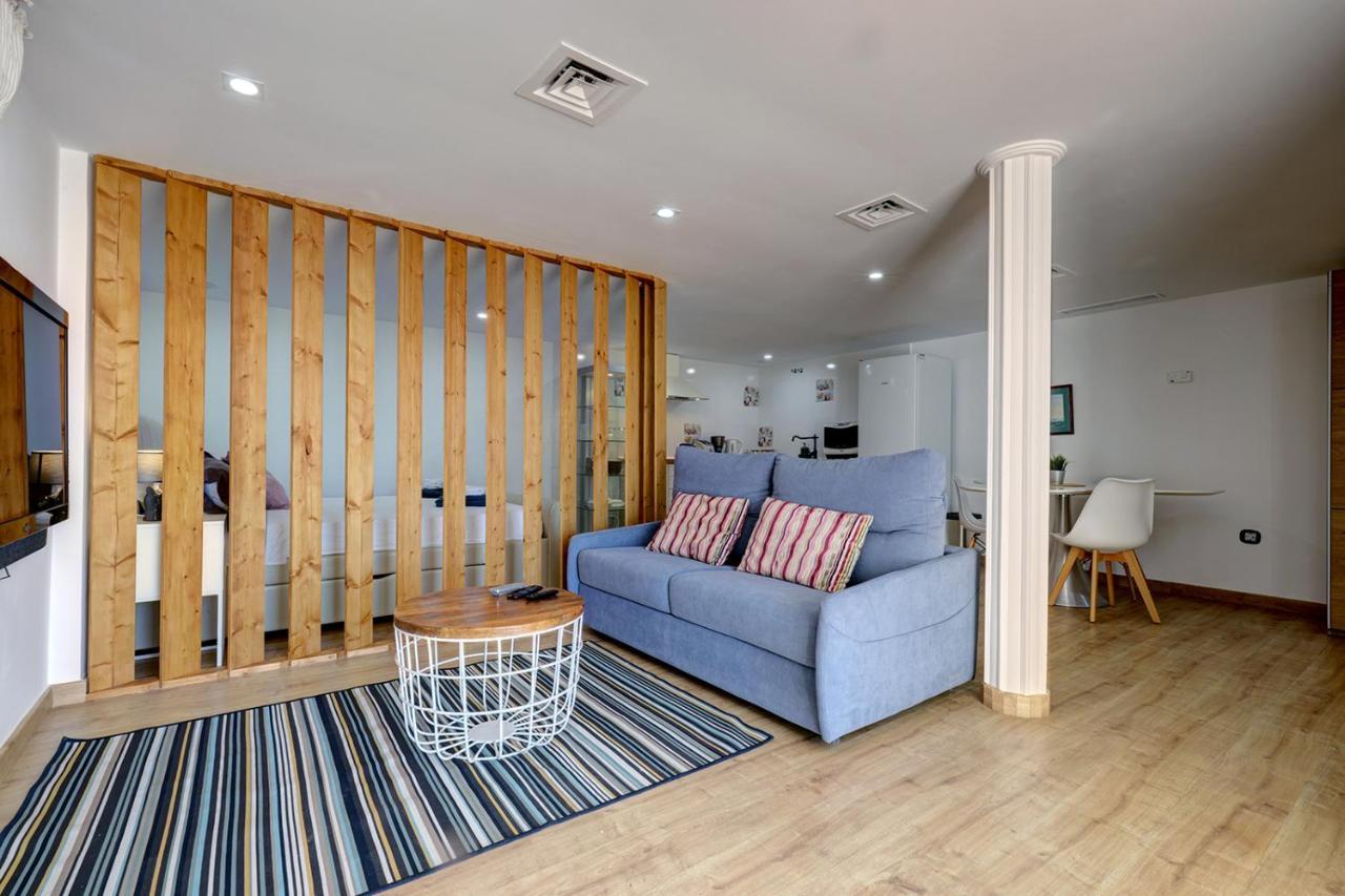 Modern Independent Studio Apt In Luxury Villa ベナルマデナ エクステリア 写真