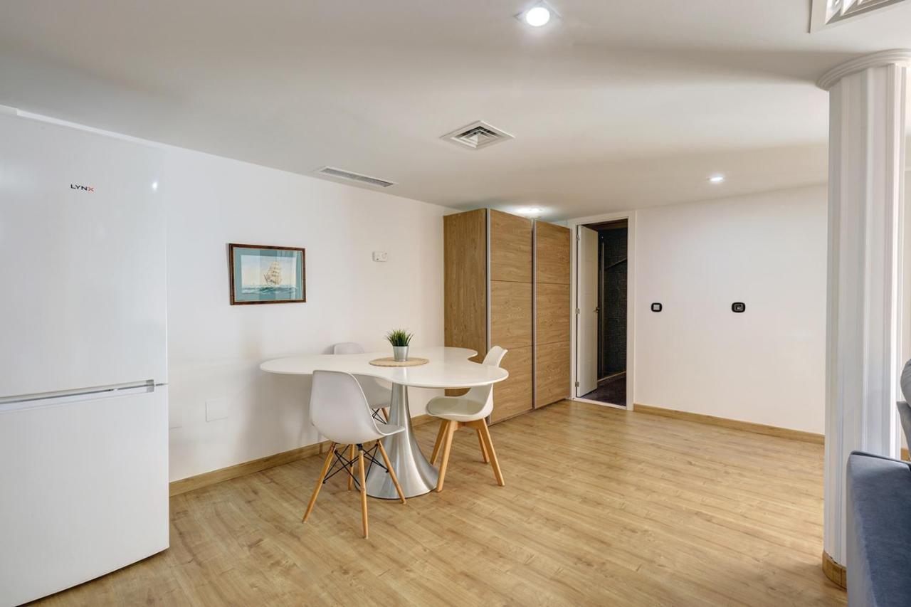 Modern Independent Studio Apt In Luxury Villa ベナルマデナ エクステリア 写真